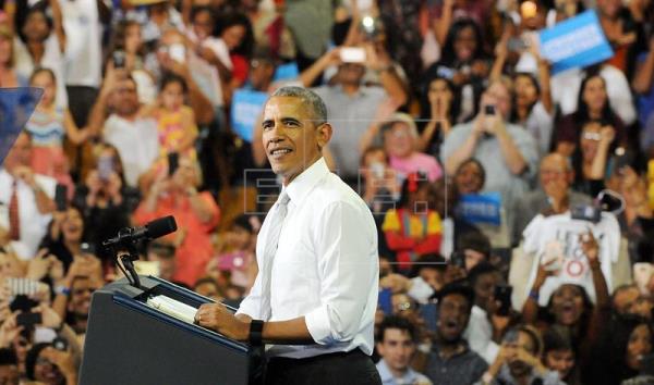 Obama pide a los jóvenes que voten a Clinton para no perder el “progreso alcanzado“